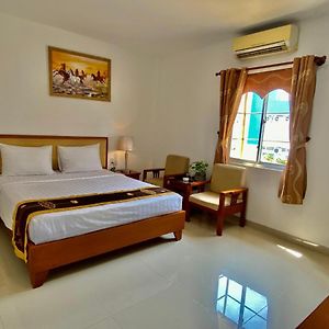Reddoorz Ruby Star Hotel Truong Dinh